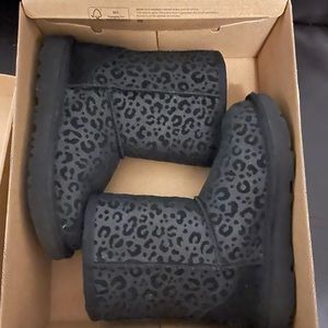 UGG Kids Classic II Glitter Leopard Boot